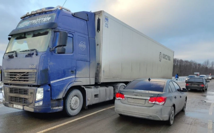 Весенние ограничения на движение большегрузов вводятся с 1 по 30 апреля по автомобильным дорогам общего пользования регионального или межмуниципального значения Нижегородской области в 2025 году