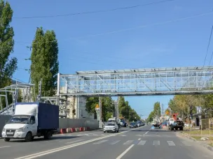 36-метровый надземный пешеходный переход установили в Московском районе возле остановки «Сормовское шоссе»