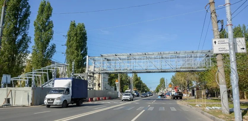 36-метровый надземный пешеходный переход установили в Московском районе возле остановки «Сормовское шоссе»
