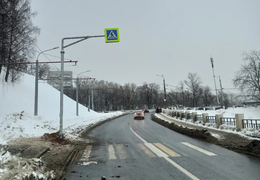 Около Театральной лестницы продублированы знаки пешеходного перехода