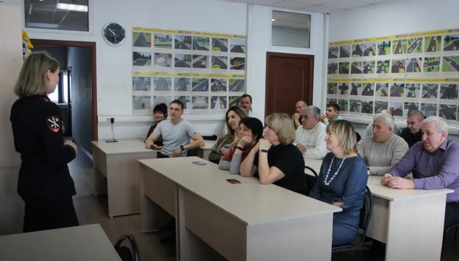 Нижегородские правоохранители предостерегли работников общественного транспорта от уловок мошенников