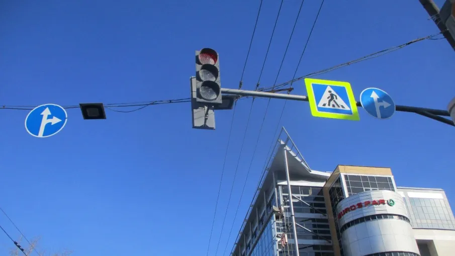 Изменена организация дорожного движения на перекрестке улиц Белинского и Ижорской