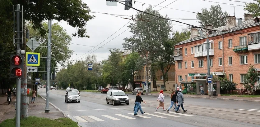 Первый в Нижнем Новгороде светофорный объект с голосовым озвучиванием улиц появился на пересечении улиц Бекетова и Заярской