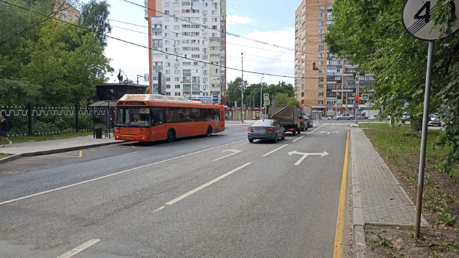 На улице Адмирала Нахимова расширили проезжую часть