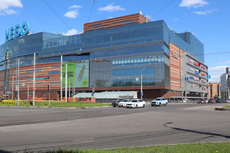 Сняты ограничения для движения транспорта на участке дороги на пл. Лядова