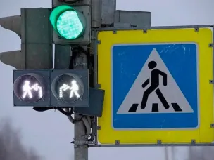 С 1 марта бело-лунная секция светофора официально закреплена в ПДД