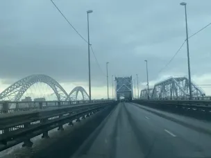 Движение транспорта по одной полосе открыли на старом Борском мосту