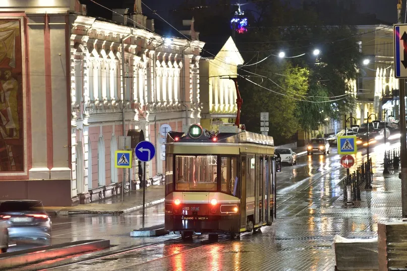 Уважаемые автомобилисты, не оставляйте свои транспортные средства на трамвайных путях