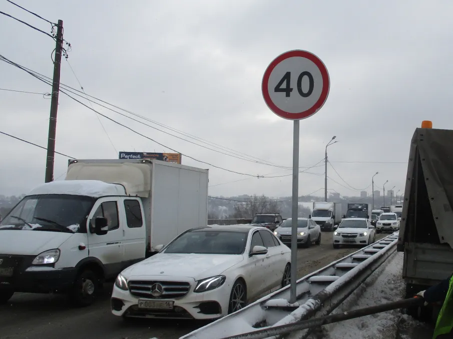 На Мызинском мосту введено ограничение скорости 40 км/ч